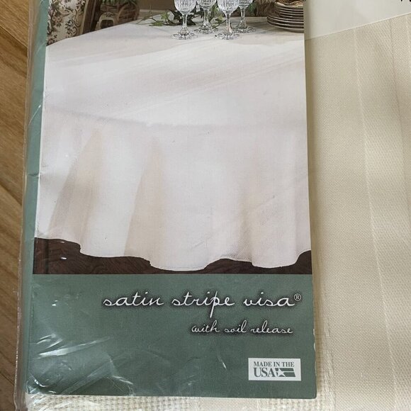 Tablecloth Hometrends Select Satin Stripe Visa Bone Color 60 x 84 Oval New - Picture 3 of 11